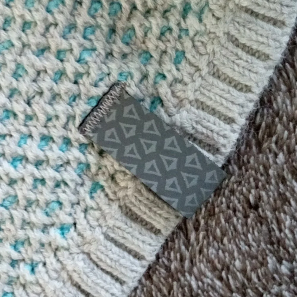 Ivivva Dream Embracer Wrap aqua and gray